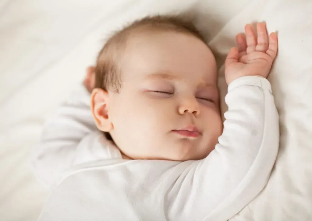 mom helping 4 month old fighting naps and refusing sleep